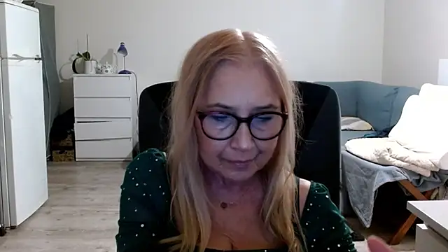 Snapshot of sofia_xkiss chatting on 02/28/25, 02:42 sofia xkiss online show from 02/28/25, 02:42