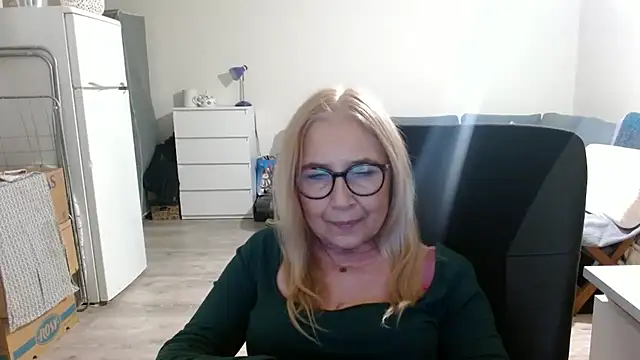 Snapshot of sofia_xkiss chatting on 03/06/25, 05:43 sofia xkiss online show from 03/06/25, 05:43