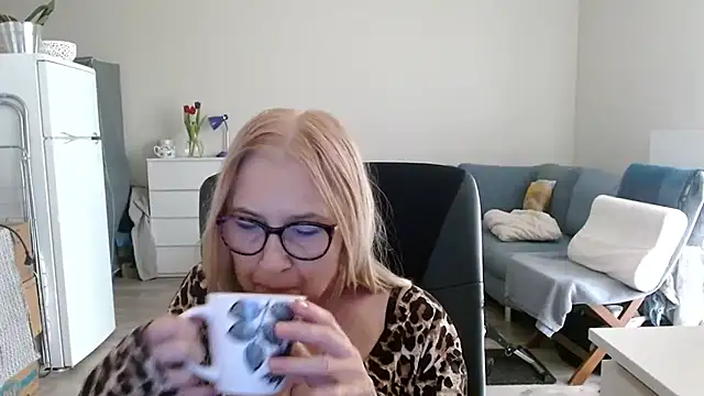 Snapshot of sofia_xkiss chatting on 03/11/25, 10:51 sofia xkiss online show from 03/11/25, 10:51