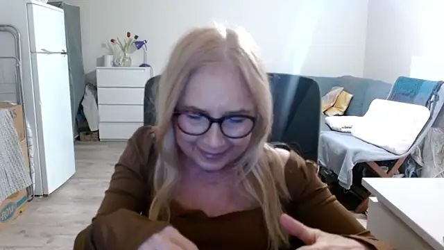 Snapshot of sofia_xkiss chatting on 03/13/25, 02:44 sofia xkiss online show from 03/13/25, 02:44