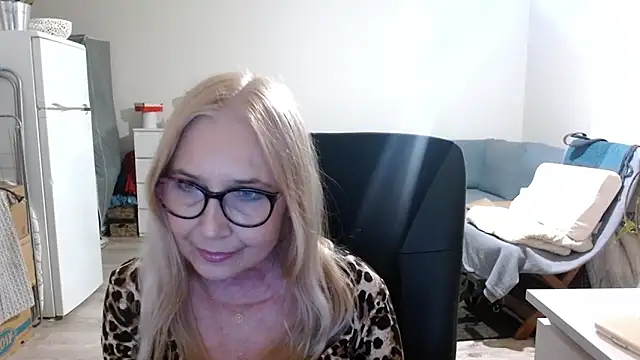 Snapshot of sofia_xkiss chatting on 03/18/25, 01:21 sofia xkiss online show from 03/18/25, 01:21