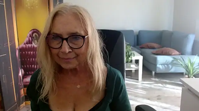 Snapshot of sofia_xkiss chatting on 09/09/25, 01:43 sofia xkiss online show from 09/09/25, 01:43