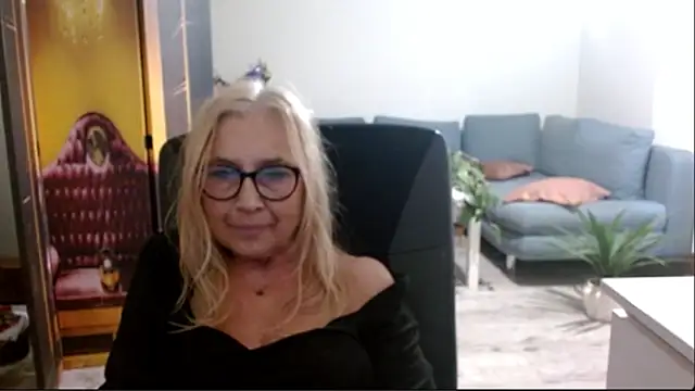 Snapshot of sofia_xkiss chatting on 09/22/25, 02:30 sofia xkiss online show from 09/22/25, 02:30