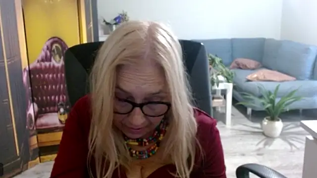 Snapshot of sofia_xkiss chatting on 09/30/25, 02:00 sofia xkiss online show from 09/30/25, 02:00