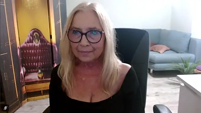 Snapshot of sofia_xkiss chatting on 10/06/25, 01:52 sofia xkiss online show from 10/06/25, 01:52