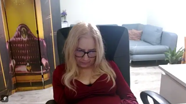 Snapshot of sofia_xkiss chatting on 12/15/25, 02:54 sofia xkiss online show from 12/15/25, 02:54