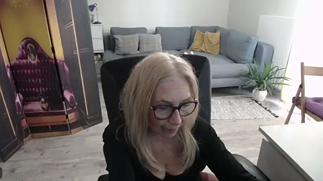 sofia xkiss online show from 04/08/26, 01:55