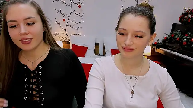 Snapshot of queenofjoyy chatting on 12/15/24, 09:35 queenofjoyy online show from 12/15/24, 09:35