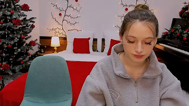 Snapshot of queenofjoyy chatting on 12/15/24, 01:00 queenofjoyy online show from 12/15/24, 01:00