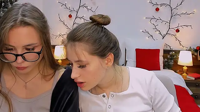 Snapshot of queenofjoyy chatting on 12/20/24, 07:17 queenofjoyy online show from 12/20/24, 07:17