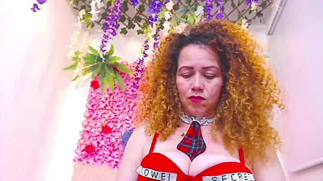 Snapshot of BLONDE_SEXYHOT chatting on 12/04/25, 12:31 BLONDE SEXYHOT online show from 12/04/25, 12:31