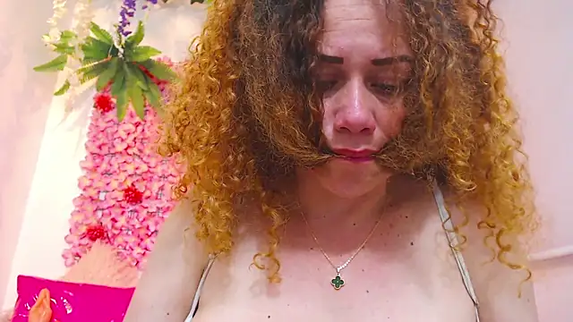 Snapshot of BLONDE_SEXYHOT chatting on 12/13/25, 07:53 BLONDE SEXYHOT online show from 12/13/25, 07:53