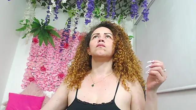 Snapshot of BLONDE_SEXYHOT chatting on 12/16/25, 12:26 BLONDE SEXYHOT online show from 12/16/25, 12:26