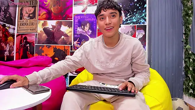 Snapshot of Austin_Cardieff chatting on 01/14/25, 11:48 Austin Cardieff online show from 01/14/25, 11:48