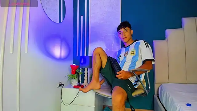 Snapshot of Austin_Cardieff chatting on 01/23/25, 03:37 Austin Cardieff online show from 01/23/25, 03:37