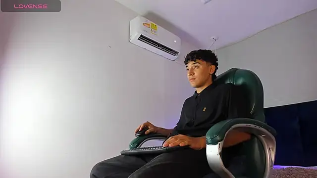 Snapshot of Austin_Cardieff chatting on 01/26/25, 03:38 Austin Cardieff online show from 01/26/25, 03:38