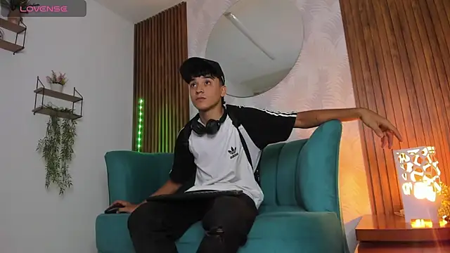 Snapshot of Austin_Cardieff chatting on 01/28/25, 03:25 Austin Cardieff online show from 01/28/25, 03:25