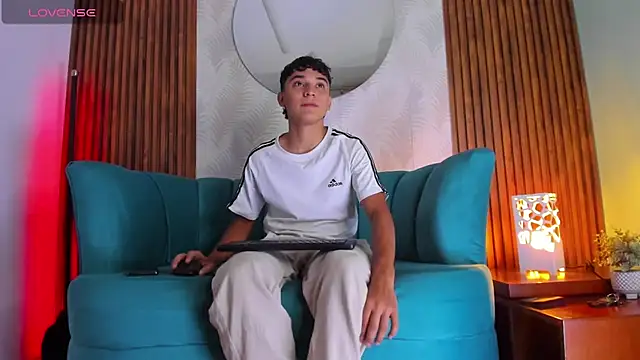 Snapshot of Austin_Cardieff chatting on 01/29/25, 11:35 Austin Cardieff online show from 01/29/25, 11:35