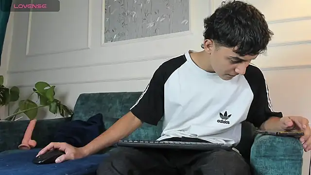 Snapshot of Austin_Cardieff chatting on 03/20/25, 03:13 Austin Cardieff online show from 03/20/25, 03:13