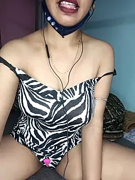 Snapshot of wild_bong_queen chatting on 12/23/24, 02:28 wild bong queen online show from 12/23/24, 02:28