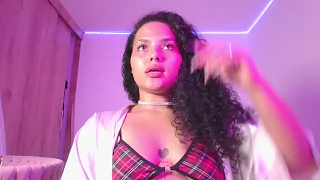 Snapshot of abril_ricci chatting on 10/20/25, 03:29 abril ricci online show from 10/20/25, 03:29