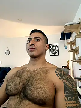 Snapshot of aaroncolombia chatting on 09/18/25, 09:50 aaroncolombia online show from 09/18/25, 09:50