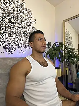 Snapshot of aaroncolombia chatting on 10/27/25, 11:58 aaroncolombia online show from 10/27/25, 11:58