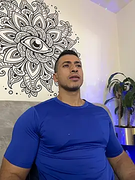 Snapshot of aaroncolombia chatting on 11/08/25, 12:11 aaroncolombia online show from 11/08/25, 12:11