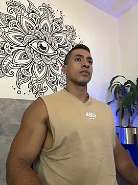 Snapshot of aaroncolombia chatting on 11/17/25, 10:32 aaroncolombia online show from 11/17/25, 10:32