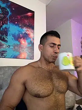 Snapshot of aaroncolombia chatting on 11/27/25, 12:18 aaroncolombia online show from 11/27/25, 12:18