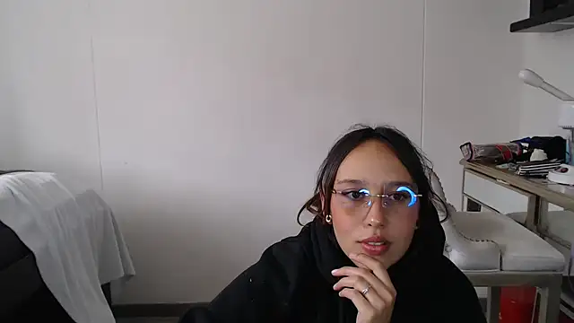 Skarlet Adams28 online show from 02/11/25, 07:59