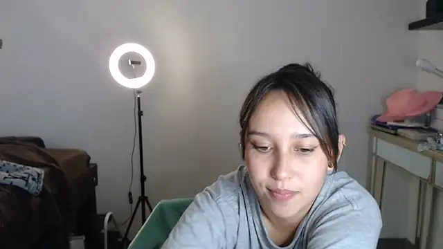 Skarlet Adams28 online show from 03/19/25, 01:43