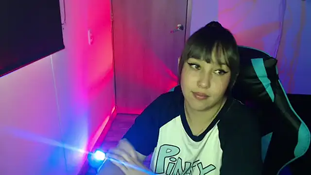 Skarlet Adams28 online show from 04/16/26, 08:42