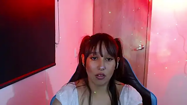 Skarlet Adams28 online show from 06/01/26, 07:59