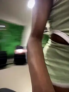 Snapshot of Thyana_LS chatting on 12/04/24, 07:01 Thyana LS online show from 12/04/24, 07:01