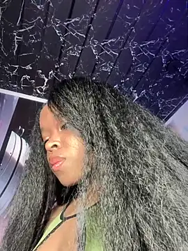 Snapshot of Thyana_LS chatting on 12/06/24, 07:12 Thyana LS online show from 12/06/24, 07:12