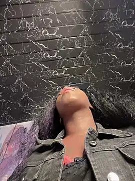 Snapshot of Thyana_LS chatting on 02/13/25, 01:15 Thyana LS online show from 02/13/25, 01:15