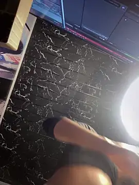 Snapshot of Thyana_LS chatting on 02/28/25, 01:14 Thyana LS online show from 02/28/25, 01:14