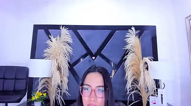 Snapshot of KylieWhite chatting on 01/14/25, 10:06 KylieWhite online show from 01/14/25, 10:06