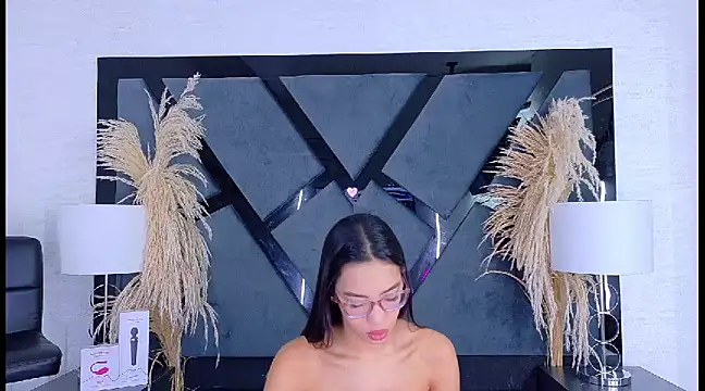 Snapshot of KylieWhite chatting on 03/10/25, 12:48 KylieWhite online show from 03/10/25, 12:48
