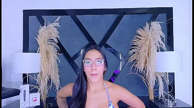 Snapshot of KylieWhite chatting on 03/11/25, 02:18 KylieWhite online show from 03/11/25, 02:18