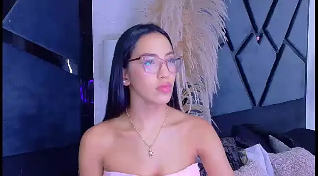 Snapshot of KylieWhite chatting on 03/15/25, 12:24 KylieWhite online show from 03/15/25, 12:24
