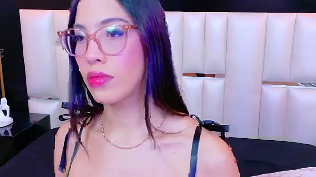 Snapshot of KylieWhite chatting on 10/08/25, 06:11 KylieWhite online show from 10/08/25, 06:11