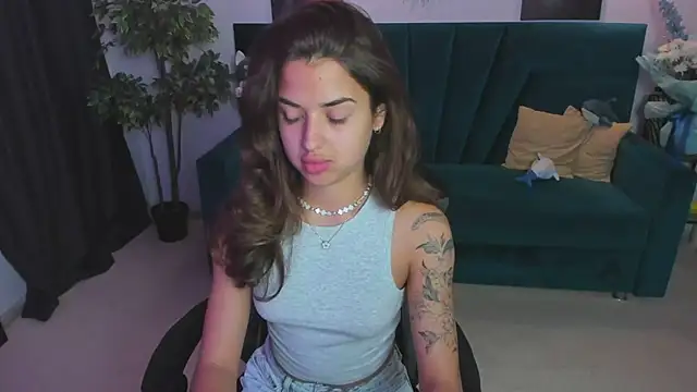 Snapshot of CharleneWoods chatting on 09/20/25, 02:18 CharleneWoods online show from 09/20/25, 02:18