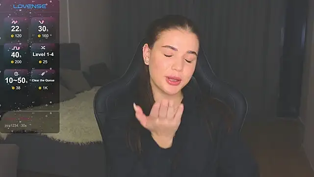 adrianawow1 online show from 10/31/25, 01:28