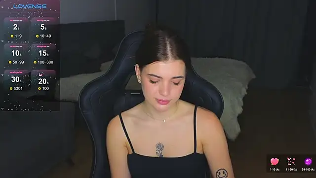 adrianawow1 online show from 11/28/25, 05:04