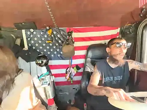 XMeF10 online show from 10/20/25, 01:33