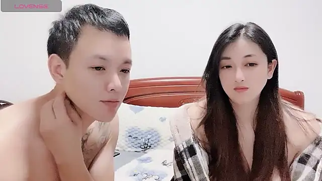 Snapshot of Lulu-y chatting on 12/04/24, 04:05 Lulu-y online show from 12/04/24, 04:05