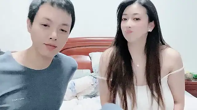 Snapshot of Lulu-y chatting on 12/28/24, 02:32 Lulu-y online show from 12/28/24, 02:32