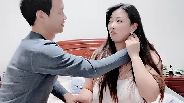 Snapshot of Lulu-y chatting on 12/29/24, 05:12 Lulu-y online show from 12/29/24, 05:12